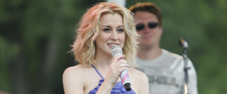 Kellie Pickler helps out this week