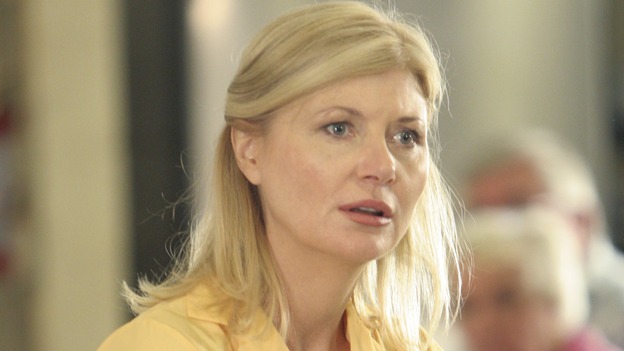 LOST - "What Kate Did" - Kate's original crime that started her life on the run is revealed. Meanwhile, the survivors lay one of their own to rest, Kate sleeplessly watches over a feverish Sawyer, and Mr. Eko has a surprise for Locke regarding the hatch, on "Lost," WEDNESDAY, NOVEMBER 30 (9:00-10:00 p.m., ET), on the ABC Television Network. (ABC/MARIO PEREZ)BETH BRODERICK