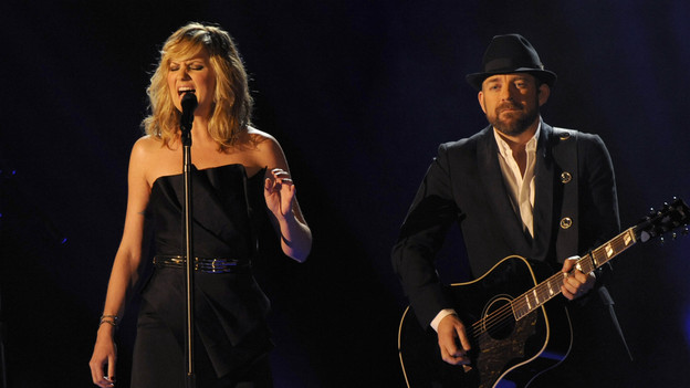 THE 43rd ANNUAL CMA AWARDS - THEATRE - "The 43rd Annual CMA Awards" broadcast live from the Sommet Center in Nashville, WEDNESDAY, NOVEMBER 11 (8:00-11:00 p.m., ET) on the ABC Television Network. (ABC/KATHERINE BOMBOY)SUGARLAND