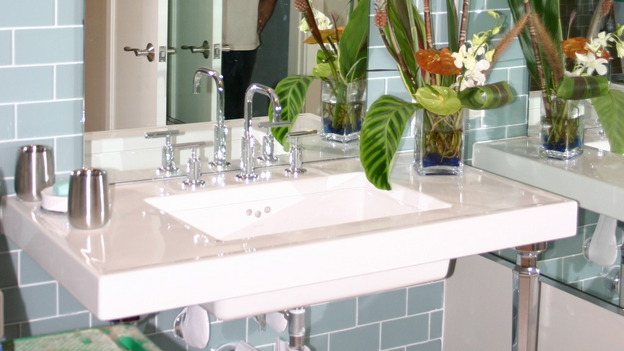EXTREME MAKEOVER HOME EDITION - "Ripatti Family," - Bathroom, on "Extreme Makeover Home Edition," Sunday, December 10th on the ABC Television Network.