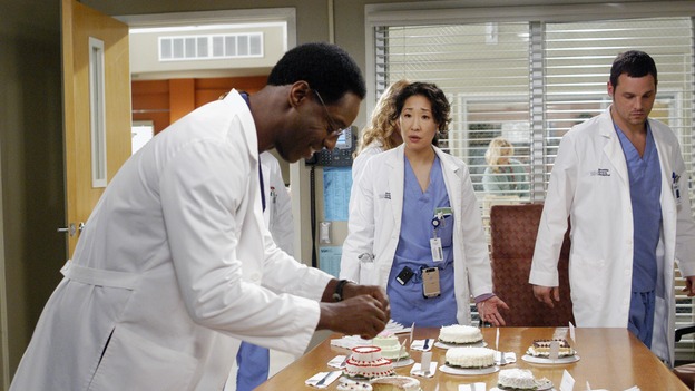 GREY'S ANATOMY - "Desire" - As the interns of Seattle Grace cram for their upcoming exam, the attendings vie for the Chief's position by tending to the chairman of the hospital board after he's admitted as a patient. Meanwhile, Burke struggles to involve Cristina in the wedding planning, things heat up between Addison and Alex, and Derek questions his relationship with Meredith, on "Grey's Anatomy," THURSDAY, APRIL 26 (9:00-10:01 p.m., ET) on the ABC Television Network. (ABC/GALE ADLER)ISAIAH WASHINGTON, SANDRA OH, JUSTIN CHAMBERS