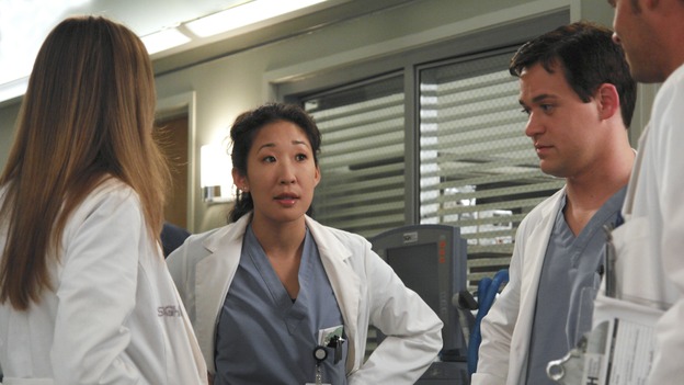 GREY'S ANATOMY - "Oh, The Guilt" - Bailey treats a young mother battling breast cancer, Derek learns more about Mark and Addison's relationship, the interns defend a resident's competence at a hospital staff meeting, and Meredith and Addison examine a couple who find themselves in a rather awkward position, on "Grey's Anatomy," THURSDAY, OCTOBER 19 (9:00-10:01 p.m., ET) on the ABC Television Network. (ABC/RICHARD CARTWRIGHT)ELLEN POMEO, SANDRA OH, T.R. KNIGHT