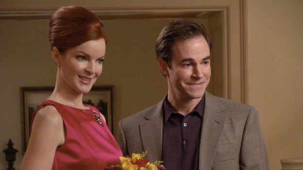 DESPERATE HOUSEWIVES - "Move On" - Edie organizes a neighborhood search for the missing Mrs. Huber, just as the absent busybody's sister (guest star Harriet Sansom Harris) arrives on Wisteria Lane. Meanwhile, Bree resigns herself to her marital state and asks an attractive pharmacist (Tony Award-winning actor Roger Bart) on a date; Susan's ex, Karl (guest star Richard Burgi), suddenly reappears in her life; Lynette fears that Tom is attracted to the new nanny (guest star Marla Sokoloff); and Gabrielle sinks to new depths - she gets a job -- on "Desperate Housewives," SUNDAY, JANUARY 9 (9:00-10:00 p.m., ET), on the ABC Television Network. (ABC/DANNY FELD)MARCIA CROSS, ROGER BART