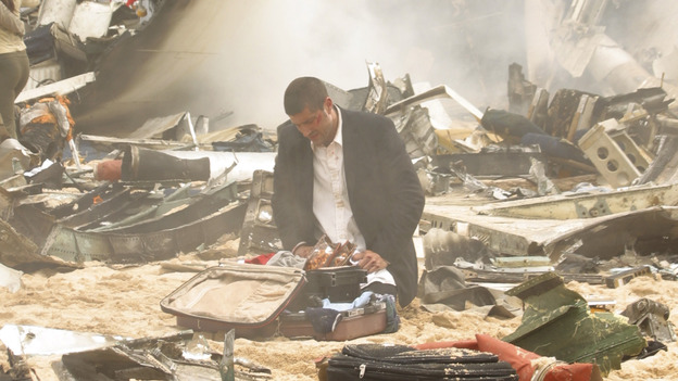 100442_8549 -- LOST - "PILOT" (ABC/MARIO PEREZ)MATTHEW FOX