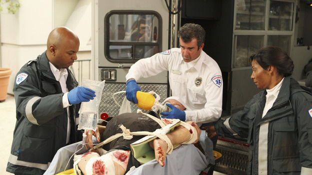 GREY'S ANATOMY - "These Ties That Bind" - An ambulance delivers a new trauma patient to Seattle Grace, on "Grey's Anatomy," THURSDAY, NOVEMBER 13 (9:00-10:01 p.m., ET) on the ABC Television Network. (ABC/CRAIG SJODIN) ED LAUTER, NICOLE CUMMINS