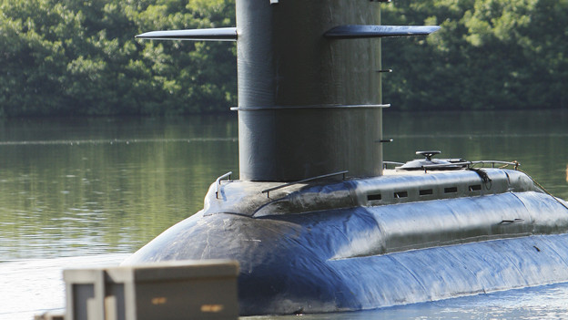 LOST - "The Candidate" - Jack must decide whether or not to trust Locke after he is asked to follow through on a difficult task, on "Lost," TUESDAY, MAY 4 (9:00-10:02 p.m., ET) on the ABC Television Network. (ABC/MARIO PEREZ) SUBMARINE