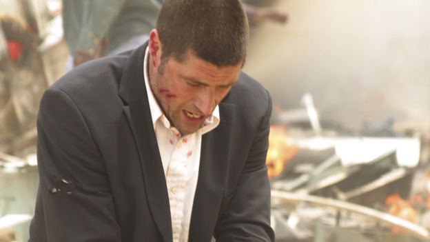 100442_8524 -- LOST - "PILOT" (ABC/MARIO PEREZ)MATTHEW FOX, L. SCOTT CALDWELL
