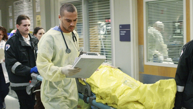 GREY'S ANATOMY - "I Saw What I Saw" - After a burn victim unexpectedly dies in the midst of a chaotic ER, the Chief and board member Jennings interrogate the residents to find the culprit, as all the Mercy West and Seattle Grace resident defends their actions in an effort to save their jobs, on "Grey's Anatomy," THURSDAY, OCTOBER 22 (9:00-10:01 p.m., ET) on the ABC Television Network. (ABC/RON TOM)JESSE WILLIAMS