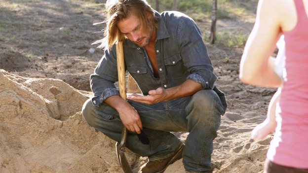 LOST - "Expos" - Hurley begins to suspect that Sawyer may be involved in an island mystery surrounding two fellow survivors, and Sun learns the truth about her past kidnapping attempt by "The Others," on "Lost," WEDNESDAY, MARCH 28 (10:00-11:00 p.m., ET), on the ABC Television Network. (ABC/MARIO PEREZ)JOSH HOLLOWAY