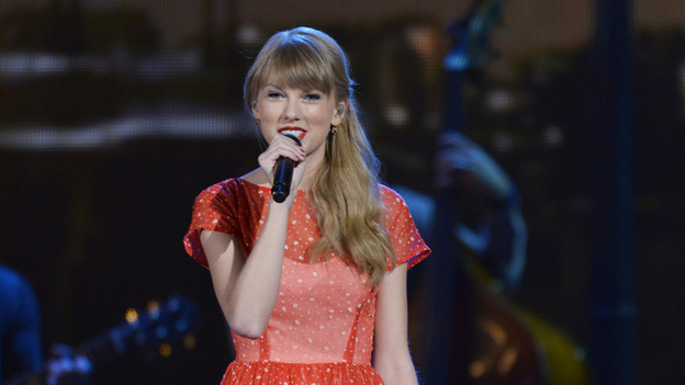 THE 46TH ANNUAL CMA AWARDS - THEATRE - "The 46th Annual CMA Awards" airs live THURSDAY, NOVEMBER 1 (8:00-11:00 p.m., ET) on ABC live from the Bridgestone Arena in Nashville, Tennessee. (ABC/KATHERINE BOMBOY-THORNTON)TAYLOR SWIFT