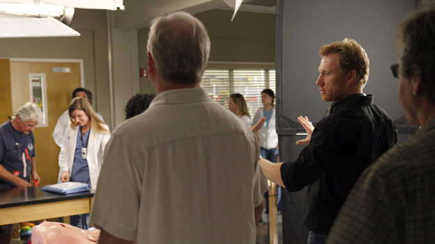 GREY'S ANATOMY - "I Saw Her Standing There" - Aware that Derek might never operate again, Meredith stops talking about the surgeries she's performing. Meanwhile, Richard calls on Dr. Catherine Avery to help him perform a complicated procedure, as things continue to heat up between Jackson and April; and Arizona's struggle to accept her fate forces Callie and Alex to face their guilt, on "Grey's Anatomy," THURSDAY, OCTOBER 25 (9:00-10:02 p.m., ET) on the ABC Television Network.  (ABC/KELSEY MCNEAL)KEVIN MCKIDD (DIRECTOR)