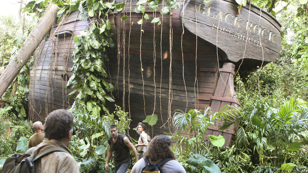 102890_804 -- LOST - "Exodus" (ABC/MARIO PEREZ)TERRY O'QUINN, DANIEL ROEBUCK, MATTHEW FOX, EVANGELINE LILLY, JORGE GARCIA