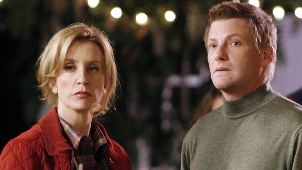 DESPERATE HOUSEWIVES - "The Miracle Song" - The residents of Wisteria Lane celebrate their annual holiday block party, on "Desperate Housewives," SUNDAY, NOVEMBER 26 (9:00-10:01 p.m., ET) on the ABC Television Network. (ABC/RON TOM) FELICITY HUFFMAN, DOUG SAVANT