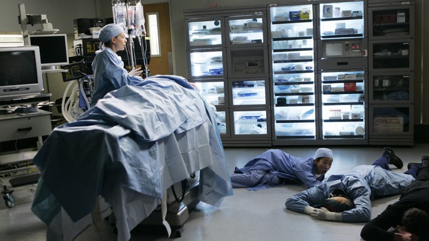 GREY'S ANATOMY - "It's the End of the World (As We Know It)" (ABC/PETER "HOPPER" STONE)ELLEN POMPEO, SANDRA OH, ISAIAH WASHINGTON, KYLE CHANDLER