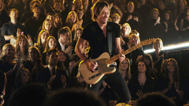 THE 45th ANNUAL CMA AWARDS - THEATRE - "The 45th Annual CMA Awards" broadcast live on ABC from the Bridgestone Arena in Nashville on WEDNESDAY, NOVEMBER 9 (8:00-11:00 p.m., ET). (ABC/KATHERINE BOMBOY-THORNTON)KEITH URBAN