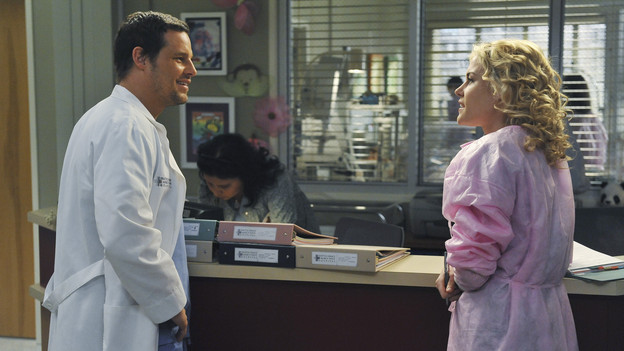GREY'S ANATOMY - "P.Y.T. (Pretty Young Thing)" - Thatcher Grey, Meredith and Lexie's father, returns to Seattle Grace with stomach pains and a new, twenty-something tattooed girlfriend, Danielle. Meanwhile, Alex clashes with the new OB, Dr. Lucy Fields, over a patient and Mark places Jackson on his service in exchange for information on Lexie, on "Grey's Anatomy," THURSDAY, FEBRUARY 10 (9:00-10:01 p.m., ET) on the ABC Television Network. -  (ABC/ERIC MCCANDLESS)JUSTIN CHAMBERS, RACHAEL TAYLOR