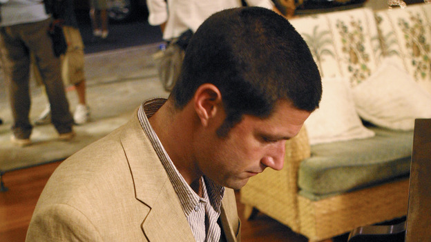 102428_2592 -- LOST - "Do No Harm" - While Jack scrambles to save the life of a survivor, Claire goes into labor. Meanwhile, Locke is missing, and Sayid presents Shannon with a romantic surprise, on "Lost," WEDNESDAY, APRIL 6 (8:00-9:01 p.m., ET), on the ABC Television Network. (ABC/MARIO PEREZ)MATTHEW FOX