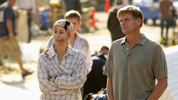 DESPERATE HOUSEWIVES - "Welcome to Kanagawa" - With Mrs. McCluskey's house completely destroyed, Lynette faces the possibility that her family and Ida Greenberg may not have survived; Katherine finds out that someone knows the truth about her mysterious past; and the residents of Wisteria Lane begin to rebuild their lives after the deadly tornado on "Desperate Housewives," SUNDAY, JANUARY 6 (9:00-10:01 p.m., ET) on the ABC Television Network. (ABC/CRAIG SJODIN)FELICITY HUFFMAN, DOUG SAVANT