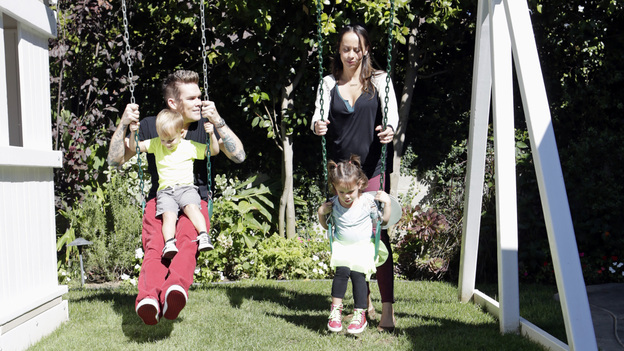 CELEBRITY WIFE SWAP - "Coolio/Mark McGrath" - The wife and girlfriend of two of the biggest names in '90s music swap lives and homes for one week, on "Celebrity Wife Swap," TUESDAY, MARCH 5 (8:00-9:00 p.m., ET) on the ABC Television Network. (ABC/DAVE BENTLEY)LYDON MCGRATH, MARK MCGRATH, CARIN KINGSLAND, HARTLEY MCGRATH