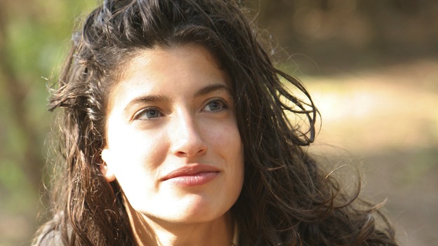 LOST - "Expos" - Hurley begins to suspect that Sawyer may be involved in an island mystery surrounding two fellow survivors, and Sun learns the truth about her past kidnapping attempt by "The Others," on "Lost," WEDNESDAY, MARCH 28 (10:00-11:00 p.m., ET), on the ABC Television Network. (ABC/MARIO PEREZ)TANIA RAYMONDE