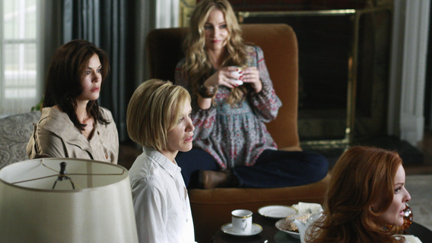 DESPERATE HOUSEWIVES - "Nice is Different Than Good" - On the season premiere of "Desperate Housewives," Mike Delfino's bride will finally be revealed: Will it be Katherine... or will recent events be enough to bring him and Susan back together? Lynette faces the reality of another pregnancy; Bree struggles to break free from Orson and her inhibitions; Gaby is put to the test by Carlos' teenaged niece, now in their care; and a new family with a dark past moves to Wisteria Lane, on "Desperate Housewives," SUNDAY, SEPTEMBER 27 (9:00-10:01 p.m., ET) on the ABC Television Network. (ABC/RON TOM)TERI HATCHER, FELICITY HUFFMAN, DREA DE MATTEO, MARCIA CROSS