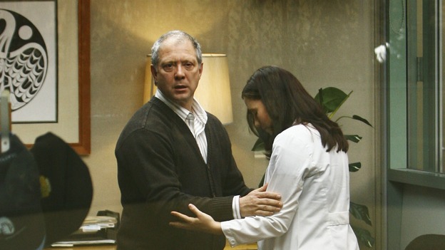 GREY'S ANATOMY - "Not Good at Saying Sorry (One More Chance)" - Thatcher Grey apologizes to his daughter, Lexie, on "Grey's Anatomy," THURSDAY, APRIL 30 (9:00-10:02 p.m., ET) on the ABC Television Network. (ABC/SCOTT GARFIELD) JEFF PERRY, CHYLER LEIGH