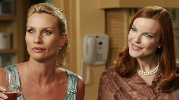 DESPERATE HOUSEWIVES - "One More Kiss" (ABC/RON TOM)NICOLLETTE SHERIDAN, MARCIA CROSS