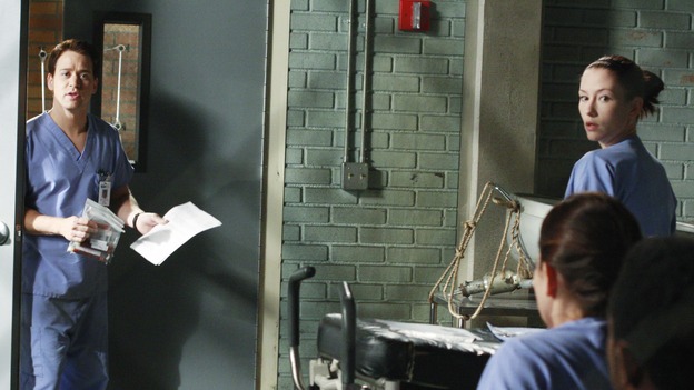 GREY'S ANATOMY - "These Ties That Bind" - George walks in to find the Interns up to no good, on "Grey's Anatomy," THURSDAY, NOVEMBER 13 (9:00-10:01 p.m., ET) on the ABC Television Network. (ABC/RON TOM) T.R. KNIGHT, CHYLER LEIGH