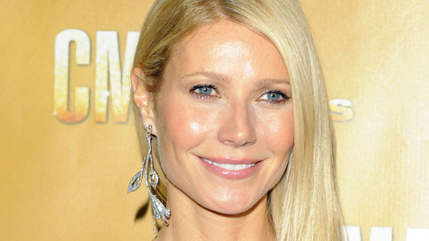 THE 44TH ANNUAL CMA AWARDS - RED CARPET ARRIVALS - "The 44th Annual CMA Awards" will be broadcast live from the Bridgestone Arena in Nashville, WEDNESDAY, NOVEMBER 10 (8:00-11:00 p.m., ET) on the ABC Television Network. (ABC/ANDREW WALKER)GWYNETH PALTROW