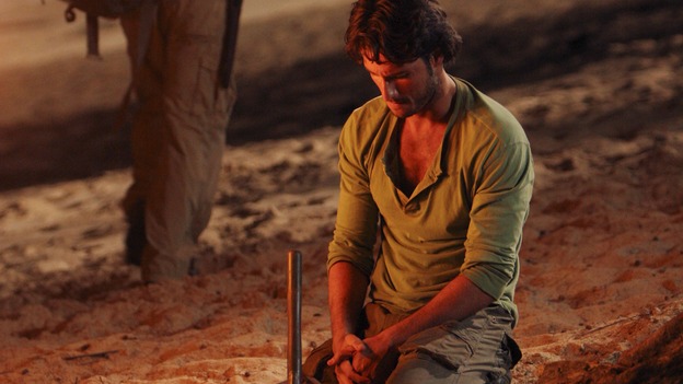LOST - "Expos" - Hurley begins to suspect that Sawyer may be involved in an island mystery surrounding two fellow survivors, and Sun learns the truth about her past kidnapping attempt by "The Others," on "Lost," WEDNESDAY, MARCH 28 (10:00-11:00 p.m., ET), on the ABC Television Network. (ABC/MARIO PEREZ)TERRY O'QUINN, RODRIGO SANTORO