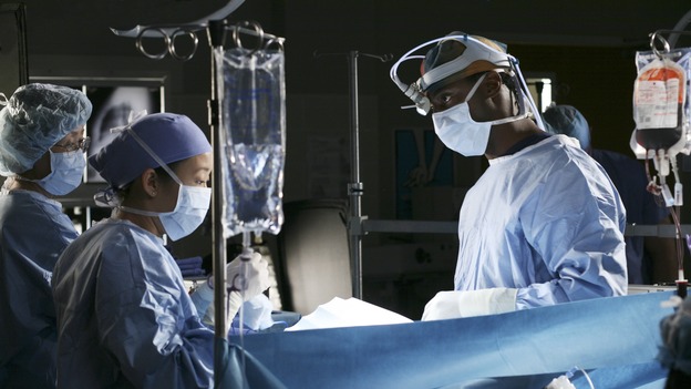 GREY'S ANATOMY - "Let the Angels Commit" -- Cristina scrubs in on the rare 'humpty dumpty' procedure, much to the envy of her fellow doctors, Alex questions his future medical specialty, George and Addison work with a pregnant woman with an unusual dilemma, and Derek receives a surprise visit from his sister, on "Grey's Anatomy," THURSDAY, OCTOBER 26 (9:00-10:01 p.m., ET) on the ABC Television Network. (ABC/RICHARD CARTWRIGHT)SANDRA OH, ISAIAH WASHINGTON