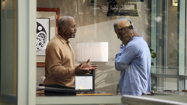 GREY'S ANATOMY - "From a Whisper to a Scream" - A traumatic car accident fills the ER, Cristina has a crisis of conscience about her deceptive teamwork with Burke, and Izzie pushes the boundaries of her probation, on "Grey's Anatomy," THURSDAY, NOVEMBER 23 (9:00-10:01 p.m., ET) on the ABC Television Network. (ABC/KAREN NEAL)AMES PICKENS, JR., ISAIAH WASHINGTON