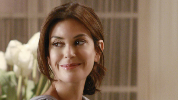 DESPERATE HOUSEWIVES - "Don't Walk on the Grass" - Rules were made to be broken, on ABC's "Desperate Housewives," SUNDAY, NOVEMBER 1 (9:00-10:01 p.m., ET). Bree begins to fall for Karl and drifts further from Orson; Katherine continues her sad attempts at seducing Mike, as her conflict with Susan grows; Gaby gets Juanita expelled from school; Lynette learns Tom is cheating on his mid-term, and Angie hides the truth about her mother. (ABC/RON TOM)TERI HATCHER