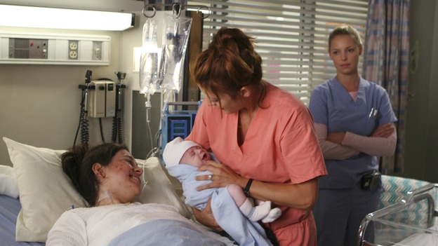 GREY'S ANATOMY - "INTO YOU LIKE A TRAIN" (ABC/MICHAEL DESMOND)MICHELLE ARTHUR, KATE WALSH, KATHERINE HEIGL