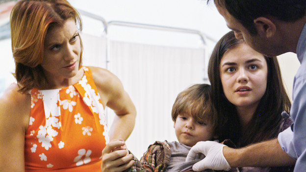 PRIVATE PRACTICE - "Pushing the Limits" - Addison, Sam and Cooper treat the sick child of a homeless teen mother they met while volunteering. Meanwhile Violet has trouble relating to her baby when her feelings about her attack resurface during counseling of a rape victim who is now pregnant, and Cooper's financial woes catch up with him when he's asked to help buy out Naomi's share of the practice, on "Private Practice," THURSDAY, OCTOBER 22 (10:01-11:00 p.m., ET) on the ABC Television Network. (ABC/ADAM LARKEY)KATE WALSH, LUCY HALE, PAUL ADELSTEIN