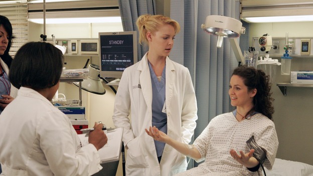 GREY'S ANATOMY - "Walk on Water" - Beginning February 8, Grey's Anatomy enters a three-episode story arc that will challenge the interns of Seattle Grace -- and "Grey's" fans as well -- like never before. "Walk on Water" airs THURSDAY, FEBRUARY 8 (9:00-10:00 p.m., ET) on the ABC Television Network. Elizabeth Reaser (Independent Spirit Award winner for "Sweet Land") guest stars as a patient over multiple episodes. (ABC/VIVIAN ZINK)CHANDRA WILSON, KATHERINE HEIGL, KALI ROCHA