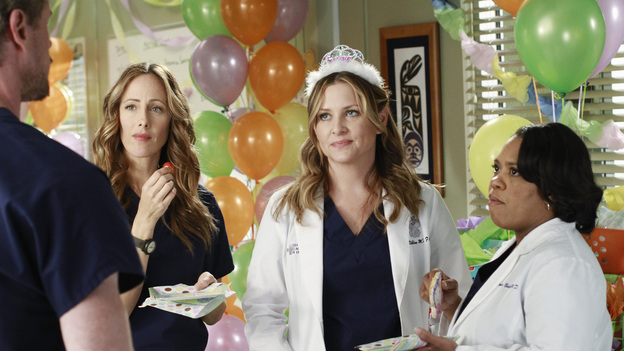 GREY'S ANATOMY - "This Is How We Do It" - Richard is desperate for Derek and Meredith to accept Adele into their Alzheimer's trial, but will Adele stand in her own way? Meanwhile Mark and Arizona have conflicting ideas of the kind of baby shower Callie wants, Teddy is freaked out when Henry has another health complication -- leaving them both a little exposed -- and the competitiveness amongst the residents for the Chief Resident position is amplified when Richard receives the green light for his diabetes clinical trial, on "Grey's Anatomy," THURSDAY, MARCH 24 (9:00-10:01 p.m., ET) on the ABC Television Network. (ABC/RON TOM)KIM RAVER, JESSICA CAPSHAW, CHANDRA WILSON
