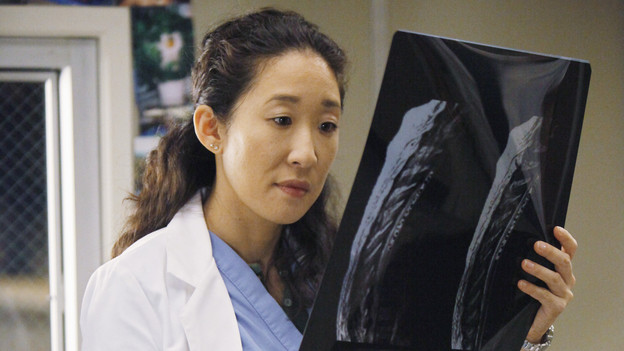 GREY'S ANATOMY - "Give Peace a Chance" - When Isaac, the hospital lab tech, has an inoperable tumor wrapped around his spine, he turns to Dr. Derek Shepherd to do the impossible, and Derek tests the Chief's authority when Richard objects to moving forward with the risky surgery, on "Grey's Anatomy," THURSDAY, OCTOBER 29 (9:00-10:01 p.m., ET) on the ABC Television Network. (ABC/KAREN NEAL)SANDRA OH