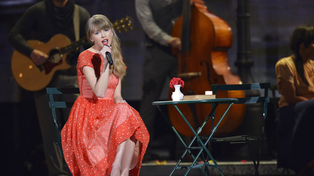 THE 46TH ANNUAL CMA AWARDS - THEATRE - "The 46th Annual CMA Awards" airs live THURSDAY, NOVEMBER 1 (8:00-11:00 p.m., ET) on ABC live from the Bridgestone Arena in Nashville, Tennessee. (ABC/KATHERINE BOMBOY-THORNTON)TAYLOR SWIFT