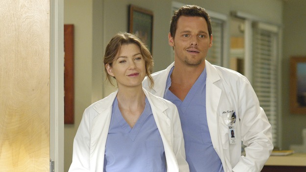 GREY'S ANATOMY - "Let the Truth Sting" - The new interns are dazzled by the skill level of fellow intern George, while Lexie helps keep his "repeater" status a secret; Meredith half-heartedly helps Lexie with her first emergency patient; Sloan and Richard attempt a radical, new surgery to save a woman's ability to speak; and George is compelled to tell Callie of his past indiscretion with Izzie, on "Grey's Anatomy," THURSDAY, OCTOBER 11 (9:00-10:01 p.m., ET) on the ABC Television Network.  (ABC/GALE ADLER)ELLEN POMPEO, JUSTIN CHAMBERS