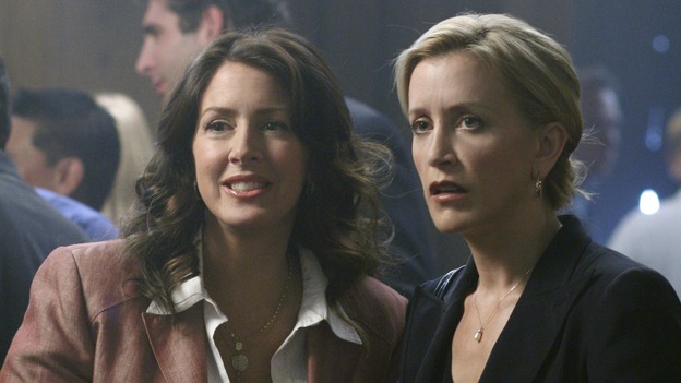 DESPERATE HOUSEWIVES - "They Asked Me Why I Believe in You" -- Susan's longtime book agent and dear friend, Lonny Moon (guest star Wallace Shawn), gets into financial trouble; Lynette is forced to go out to bars night after night with her man-hungry boss, Nina (guest star Joely Fisher); Bree re-buries Rex amid police suspicions, and Gaby hires hotshot lawyer David Bradley (guest star Adrian Pasdar) to defend Carlos, on Desperate Housewives," SUNDAY, OCTOBER 23 (9:00-10:01 p.m., ET) on the ABC Television Network. (ABC/RON TOM)JOELY FISHER, FELICITY HUFFMAN