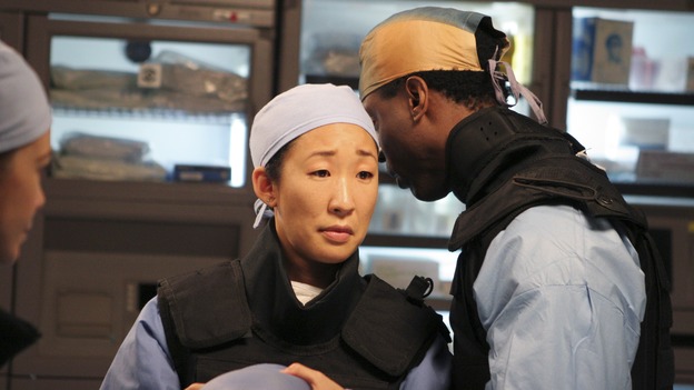 GREY'S ANATOMY - "It's the End of the World (As We Know It)" (ABC/RICHARD CARTWRIGHT)SANDRA OH, ISAIAH WASHINGTON