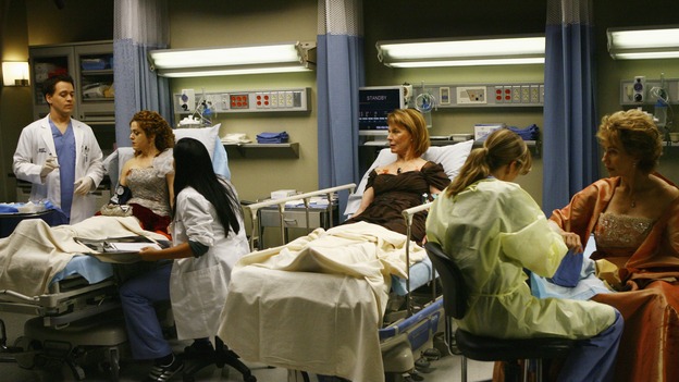 GREY'S ANATOMY - "Dream a Little Dream of Me" - On the two-hour season premiere of "Grey's Anatomy," Meredith and Derek learn that "happily ever after" isn't easy, a military doctor who brings in a trauma patient catches Cristina's eye, and the Chief and his staff reel at the news that Seattle Grace is no longer nationally ranked as a top-tier teaching hospital, on "Grey's Anatomy," THURSDAY, SEPTEMBER 25 (9:00-11:00 p.m., ET) on the ABC Television Network. (ABC/SCOTT GARFIELD)T.R. KNIGHT, BERNADETTE PETERS, SARA RAMIREZ, MARIETTE HARTLEY, ELLEN POMPEO, KATHY BAKER