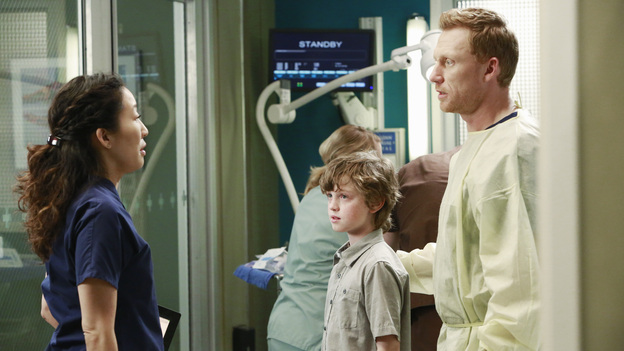 GREY'S ANATOMY - "Can't Fight This Feeling" - A gas tanker explodes on a Seattle highway, causing multiple injuries -- including paramedic Matthew; Meredith and Jo help a frantic mother (Sarah Chalke) whose child is suffering from a mysterious illness; and Owen bonds with a young boy whose parents are in critical condition. Meanwhile true colors are revealed when Alex is forced to work with Jo's boyfriend on an ailing patient, on "Grey's Anatomy," THURSDAY, MARCH 28 (9:00-10:02 p.m., ET) on the ABC Television Network. (ABC/Ron Tom)SANDRA OH, KYLE SILVERSTEIN, KEVIN MCKIDD