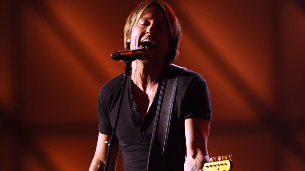 THE 45th ANNUAL CMA AWARDS - THEATRE - "The 45th Annual CMA Awards" broadcast live on ABC from the Bridgestone Arena in Nashville on WEDNESDAY, NOVEMBER 9 (8:00-11:00 p.m., ET). (ABC/KATHERINE BOMBOY-THORNTON)KEITH URBAN