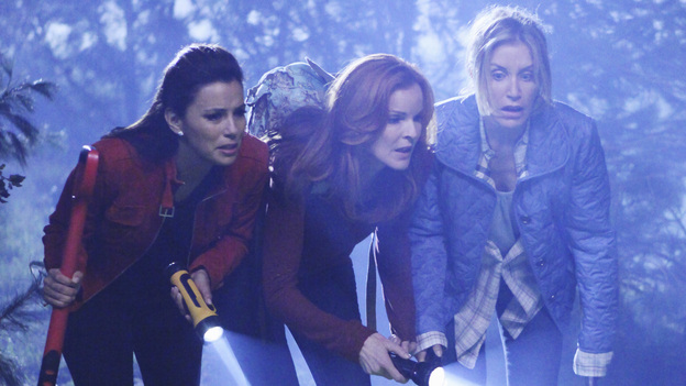 Can You Dig It? Bree realizes their only option is to dig up the body before the developers get there. She, Gaby and Lynette head out into the woods armed with shovels. They split up when someone with a flashlight nearly catches sight of them. When the ladies finally meet up at the spot where they buried Alejandro, they realize they probably could have left the shovels at home. It seems that dead body they buried in the woods has already been dug up by someone else. This hasn't been a very happy Halloween. 
