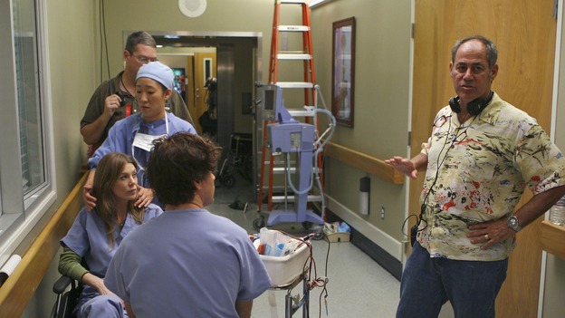 GREY'S ANATOMY - "INTO YOU LIKE A TRAIN" (ABC/MICHAEL DESMOND)ELLEN POMPEO, SANDRA OH, T.R. KNIGHT - BEHIND THE SCENES