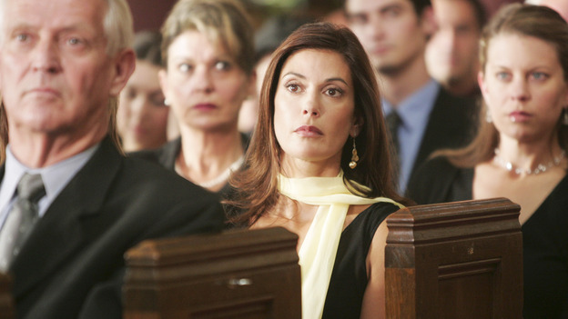 DESPERATE HOUSEWIVES "Next" -&nbsp;Susan at Rex&nbsp;Van de Kamp's funeral - (ABC/VIVIAN ZINK) TERI HATCHER