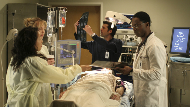 102004_9580 -- COMPLICATIONS - "WINNING A BATTLE, LOOSING A WAR" (ABC/MICHAEL ANSELL)SANDRA OH, KATHERINE HEIGL, PATRICK DEMPSEY, ISAIAH WASHINGTON