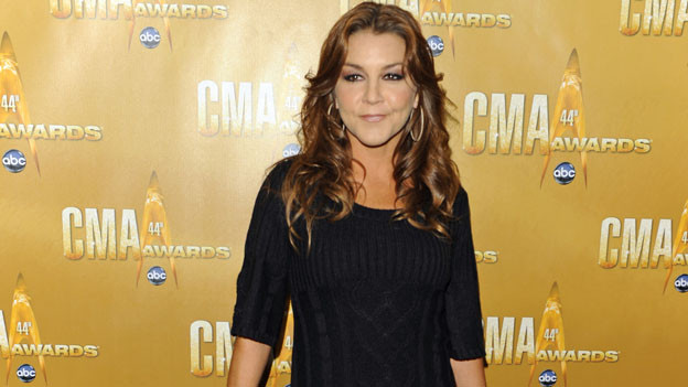 THE 44TH ANNUAL CMA AWARDS - RED CARPET ARRIVALS - "The 44th Annual CMA Awards" will be broadcast live from the Bridgestone Arena in Nashville, WEDNESDAY, NOVEMBER 10 (8:00-11:00 p.m., ET) on the ABC Television Network. (ABC/ANDREW WALKER)GRETCHEN WILSON